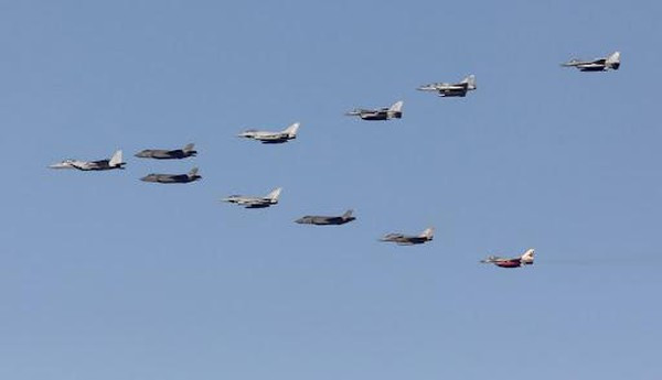 Cuộc diễn tập lần này có sự tham gia của Lực lượng Không quân thuộc 8 quốc gia. Các quốc gia tham gia bao gồm Pháp, Mỹ, Đức, Anh (những nước có máy bay bay qua lãnh thổ Israel lần đầu tiên kể từ năm 1948) và sự góp mặt của Italy, Hy Lạp và Ấn Độ.