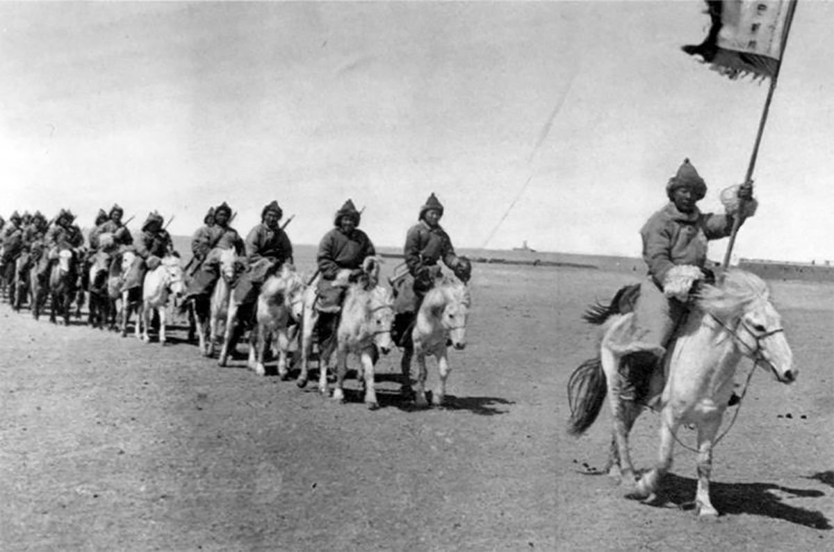 Vào tháng 6/1941, khi Liên Xô đang bị Quân đội Đức xâm lược, đứng ngồi không yên trước tình cảnh này không thể không kể đến quân Mông Cổ.