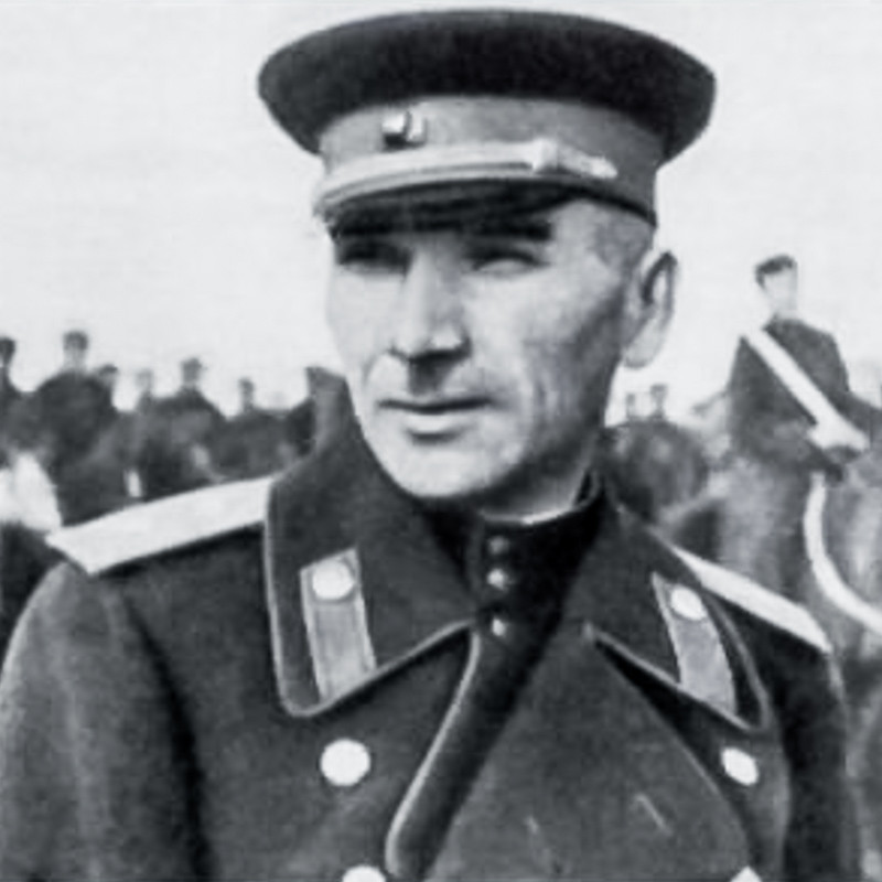 Tướng quân Liên Xô, ông Issa Pliev nhớ lại, “những con ngựa có phẩm chất hành quân tuyệt vời, ngựa Mông Cổ lùn có một cơ thể rắn rỏi và đôi chân ngắn khỏe mạnh với những móng guốc nhỏ khỏe. Nó có khả năng di chuyển khoảng cách 100 km/ngày trong nhiều ngày liên tục ... “.