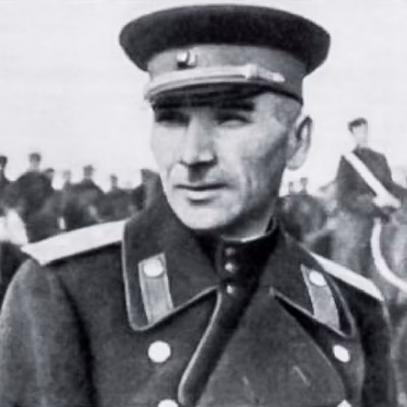 Tướng quân Liên Xô, ông Issa Pliev nhớ lại, “những con ngựa có phẩm chất hành quân tuyệt vời, ngựa Mông Cổ lùn có một cơ thể rắn rỏi và đôi chân ngắn khỏe mạnh với những móng guốc nhỏ khỏe. Nó có khả năng di chuyển khoảng cách 100 km/ngày trong nhiều ngày liên tục ... “.