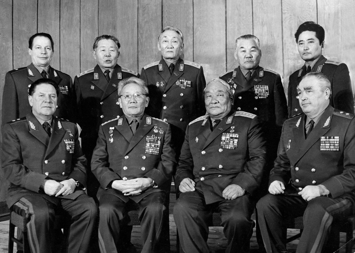 Từ đó, đã có lý do cho việc nước cộng hoà này lên dự định tập trung nỗ lực Liên Xô bằng việc cung cấp mọi sự hỗ trợ có thể bằng kinh tế và thực phẩm, vật phẩm, dành toàn bộ sự quan tâm cho nước láng giềng phía Bắc của mình.