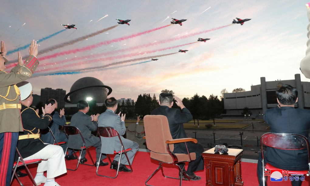 Giới chuyên gia cho rằng, Triển lãm Phát triển Quốc phòng Bình Nhưỡng là một phần sự nỗ lực của Triều Tiên, nhằm “át vía” Hàn Quốc khiến triển lãm của Hàn Quốc sắp tới bị lu mờ, trong bối cảnh hai miền bán đảo đang tăng cường đáng kể năng lực quân sự với những động thái tương đồng.