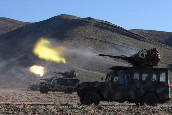 Tehran “sẽ thực hiện tất cả các biện pháp mà họ cho là cần thiết cho an ninh quốc gia của mình”, ông nói và nói thêm, “Iran sẽ không dung thứ cho bất cứ sự đe dọa nào gần biên giới của quốc gia này”.