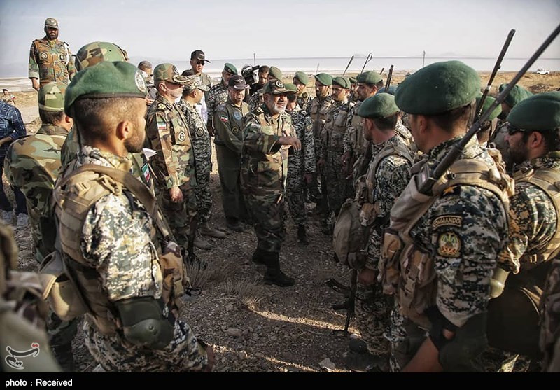 Iran và Azerbaijan có chung đường biên giới dài khoảng 700 km (430 dặm) và có mối quan hệ tốt đẹp trong quá khứ. Theo một số ước tính, sẽ có khoảng 10 triệu thành viên của cộng đồng nói tiếng Azeri của Iran.