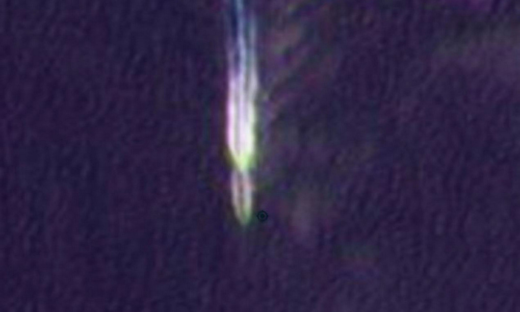 Tổ chức Sáng kiến Tình hình Chiến lược Biển Đông (SCSPI), thuộc Viện Nghiên cứu Đại dương Đại học Bắc Kinh, Trung Quốc, hồi giữa tháng cũng công bố ảnh vệ tinh độ phân giải thấp chụp hôm 3/10, một ngày sau vụ va chạm, cho thấy tàu ngầm nghi là USS Connecticut di chuyển ở trạng thái nổi cách quần đảo Hoàng Sa khoảng 80 km về phía Đông Nam.