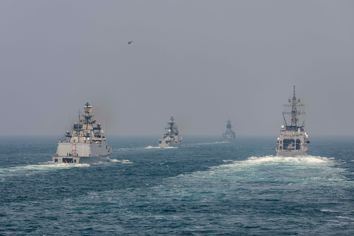 Con tàu này đã được thử nghiệm với các máy bay không người lái (UAV) và có người lái, tham gia như một phần của Cuộc tập trận Chiến binh chung 212, một trọng những cuộc tập trận chung có quy mô lớn nhất châu Âu.