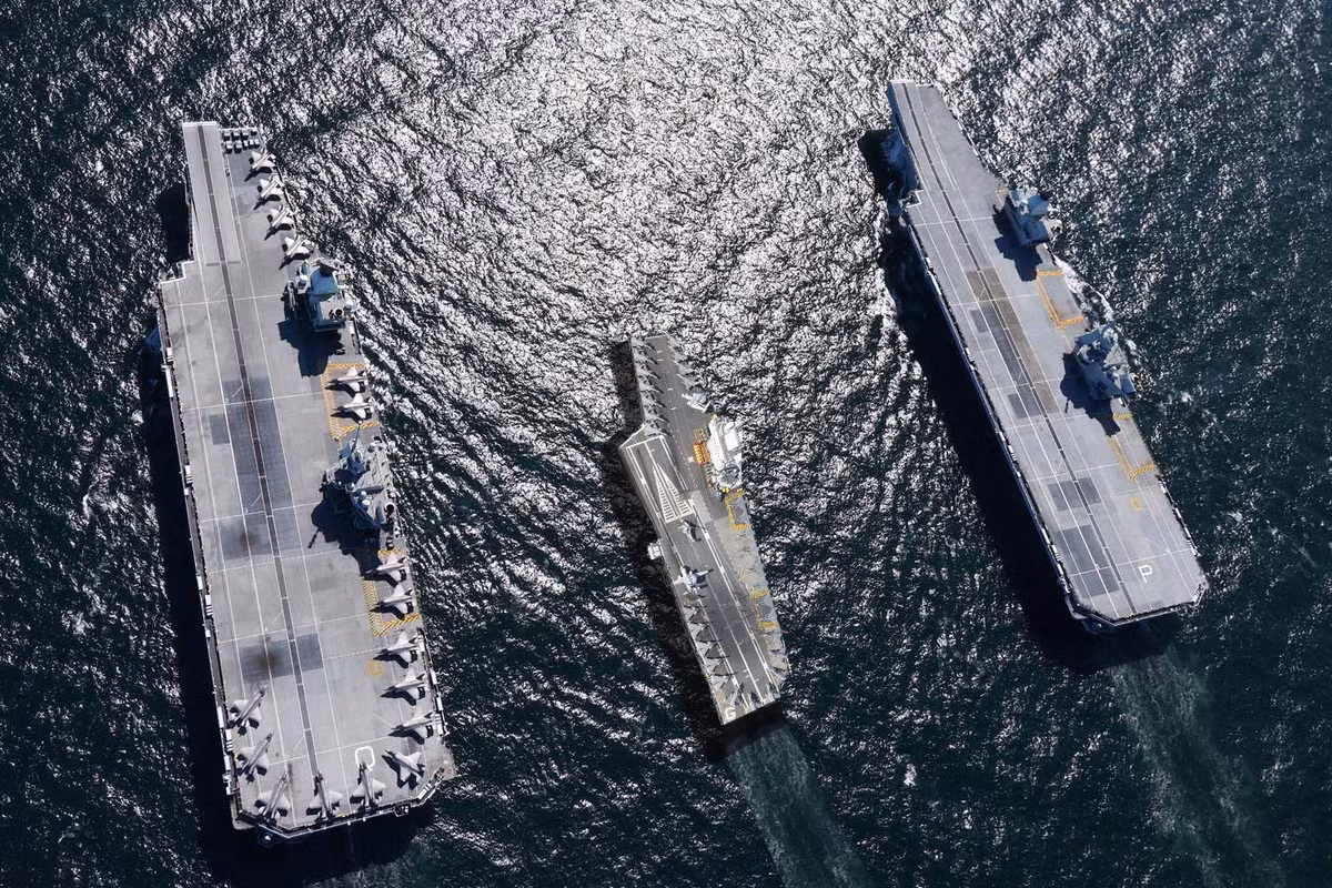 Tuy rằng 2 còn tàu đã rất mạnh mẽ, có thể thấy thông qua các khuôn khổ tập trận có sự hiện diện của chúng. Song, vẫn có thể thấy rõ rằng, chúng được thiết kế khá nhỏ, nên sẽ gặp nhiều vấn đề về số lượng và khả năng tôi ưu các cánh máy bay của mình.