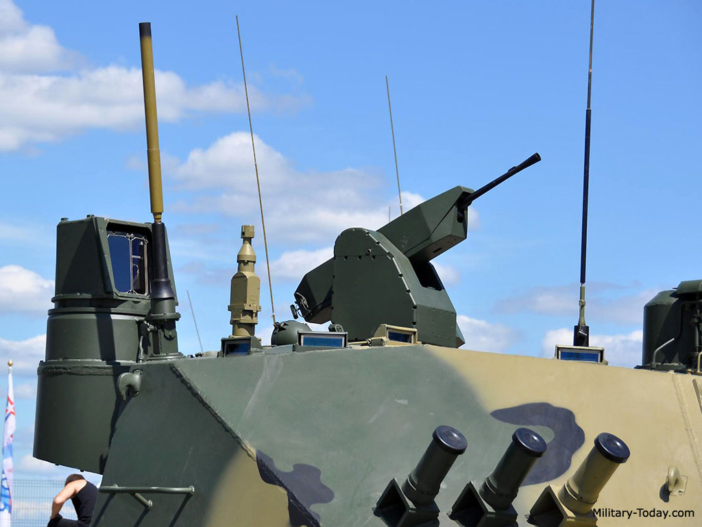 Đồng thời, các xe tăng lội nước Sprut-SDM1 này còn được trang bị thêm 1 khẩu súng máy đồng trục cỡ nòng 7,62mm và một tiểu liên khác cùng cỡ trên mô đun được điều khiển từ xa nhằm năng cao khả năng tác chiến chống bộ binh. Nguồn ảnh: Military-Today.