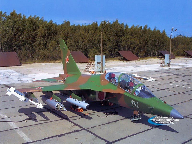 Về giá thành, Yak-130 được bán với mức giá rất hợp lý, hay có thể nói là tương đối rẻ. Cùng với mức giá phải chăng, hiệu năng tối ưu, Yak-130 là rất hợp lý với các quốc gia có ngân sách quân sự tương đối hạn chế.