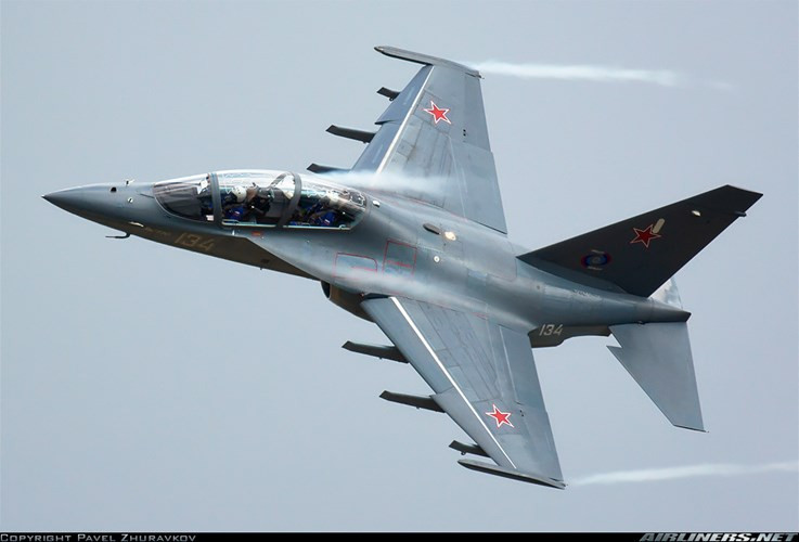 Bộ động cơ này đem lại cho Yak-130 khả năng đạt tốc độ cận âm, đạt vào 1.060km/h, và máy bay này đảm bảo đủ sự bền bỉ của mình, khi dùng nó để huấn luyện cho các phi công điều khiển các máy bay chiến đấu thế hệ thứ 4 và thậm chí là thế hệ 5.