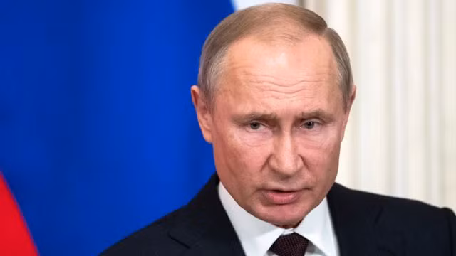 Ông Putin từng tuyên bố về tên lửa siêu thanh Zircon, “không có đối thủ tương xứng trên thế giới” và “không thể ngăn cản” bởi các hệ thống phòng thủ phương Tây, khẳng định Moscow có khả năng tấn công gần như bất cứ nơi nào trên thế giới và có thể xuyên thủng lá chắn tên lửa của Mỹ.