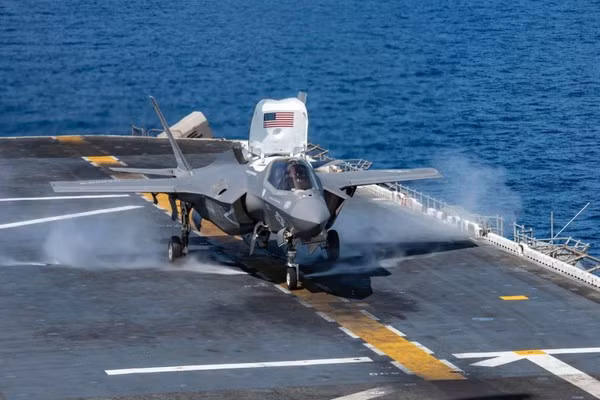 Nhật Bản dự kiến mua 157 máy bay F-35, trong đó có 42 chiếc F-35B. Hợp đồng đã được ký kết cho 8 chiếc đầu tiên, trong đó 4 chiếc sẽ được giao vào tài khóa 2024. Kinh phí cho 4 chiếc còn lại đã được đưa vào đề xuất ngân sách cho tài khóa 2022.