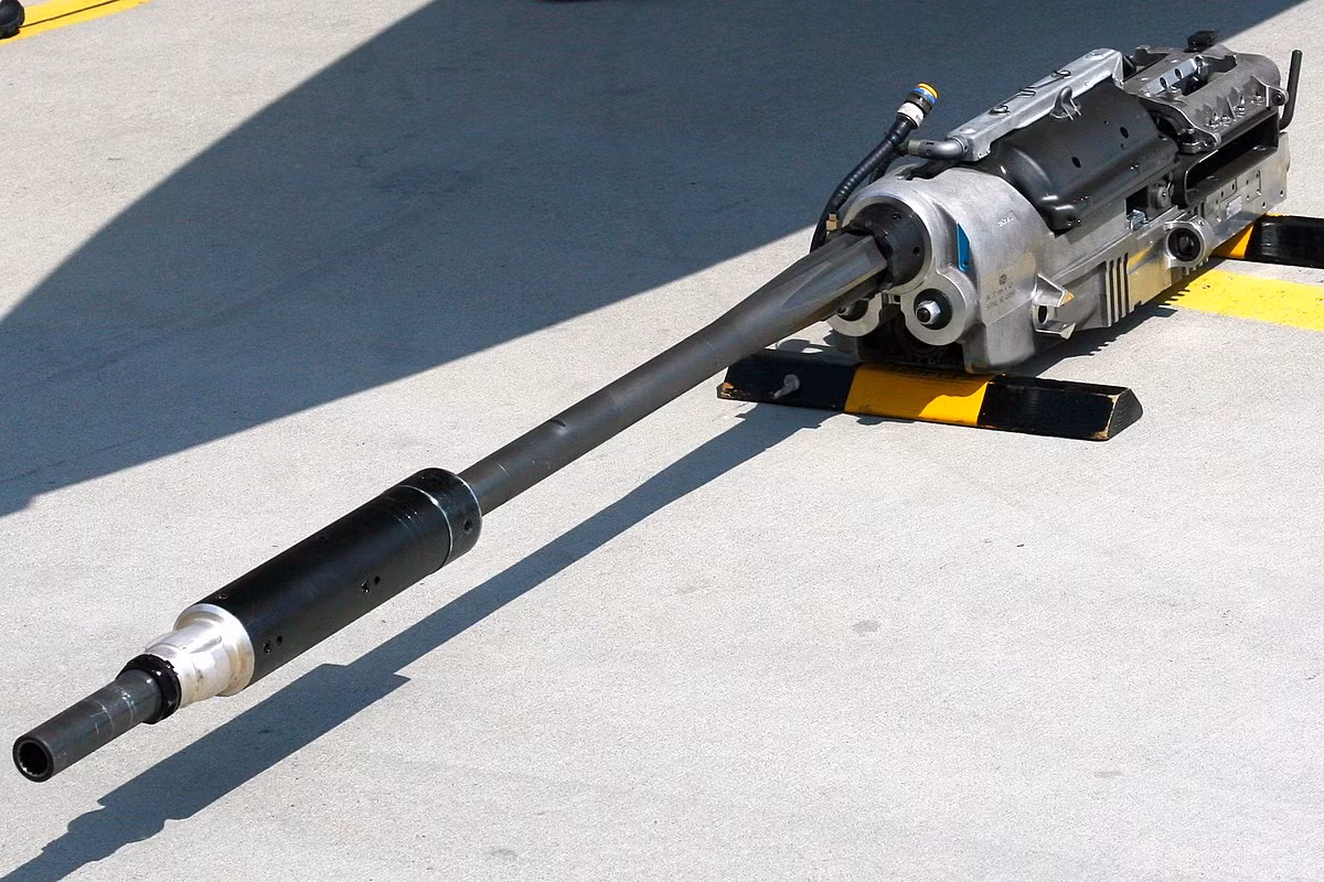 Ngoài ra, để hỗ trợ trong công tác triển khai không chiến và tự vệ, trên Typhoon còn xuất hiện một khẩu pháo ổ xoay 12.7mm Mauser BK-27 với 150 viên đạn.