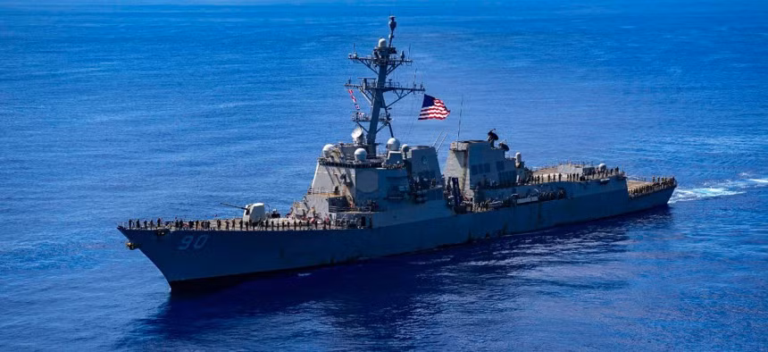 USS Chafee của Mỹ có kích thước tương đối đồ sộ, chiều dài thân của nó là 155,3m và tải trọng choán nước của nó lên tới 9.200 tấn.