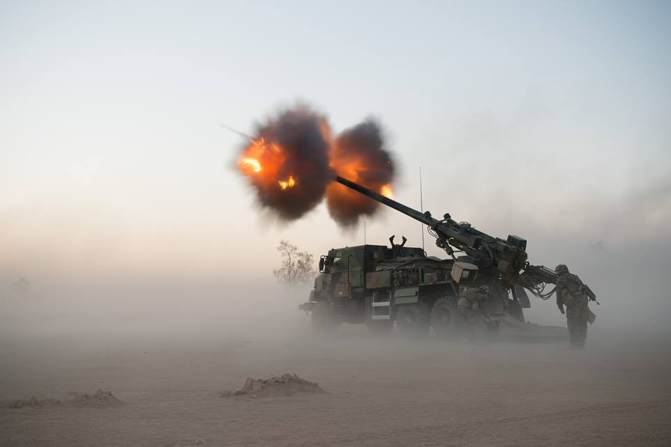 Pháo tự hành CAESAR có thể đặt trên nhiều khung gầm cơ sở, dùng đạn pháo cỡ 155mm chuẩn NATO. Chủ yếu là các đạn nổ mạnh (HE/ High Explosive). Các loại đạn thường dùng để tấn công các mục tiêu như tòa nhà, công sự, sân bay, đường hầm…