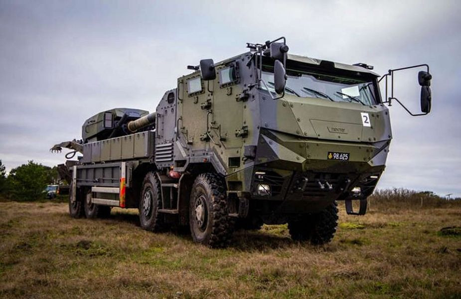 Được biết, lực lượng lục quân của Pháp đang quan tâm đến biến thể CAESAR trên khung xe Tatra T815 (8x8), đang xem xét kế hoạch mua 32 hệ thống như vậy trong giai đoạn 2026-2030.