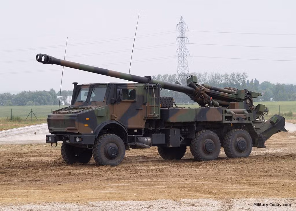 Các công ty STV và Explosia của Cộng Hoà Séc sẽ sản xuất đạn pháo và hệ thống nạp đạn cho CAESAR. Tổng cộng, ngành công nghiệp Cộng Hoà Séc sẽ chiếm 40% giá trị hợp đồng.