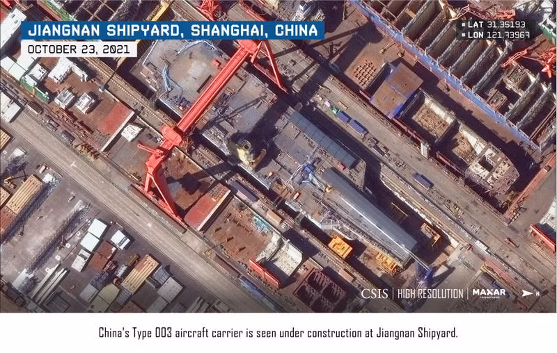 Ba vị chuyên gia của CSIS đã kết luận rằng, tàu sân bay mới này của Trung Quốc đã có những phát triển vượt trội, có thể thấy rõ qua các hình ảnh được ghi lại tại nhà máy đóng tàu Giang Nam ở Thượng Hải.