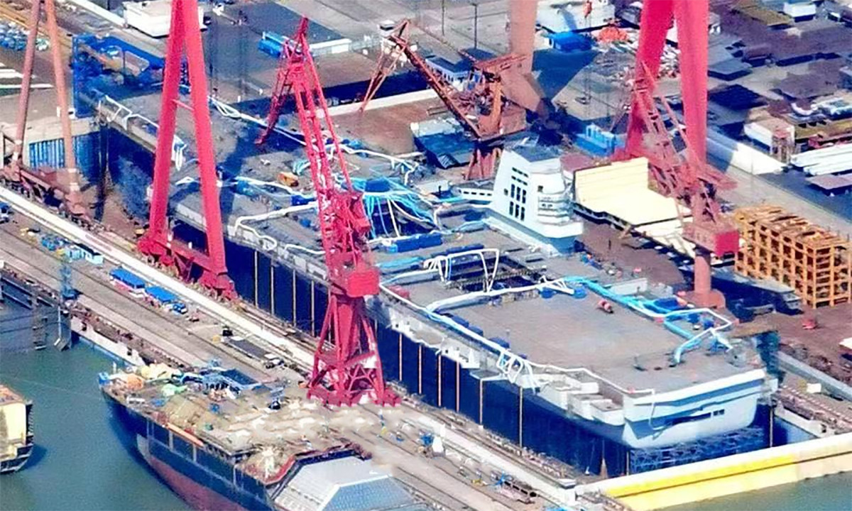 Tàu sân bay mới này là chiếc thứ 3 của Trung Quốc hiện nay, việc phát triển con tàu này được kỳ vọng là sẽ mang lại một bước tiến quan trọng của Hải quân Trung Quốc, nâng cao năng lực của Hạm đội hải quân Trung Quốc.