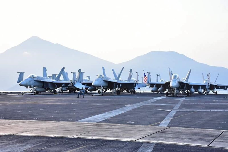 Vì nhờ các công nghệ hiện đại như được trang bị máy phóng hơi nước, hay năng lượng điện từ trường, những điều này tạo điều kiện lớn cho các hàng không mẫu hạm Mỹ mang theo các chiến đấu cơ được trang bị đầy đủ hay các máy bay quân sự hạng nặng đầy uy lực.