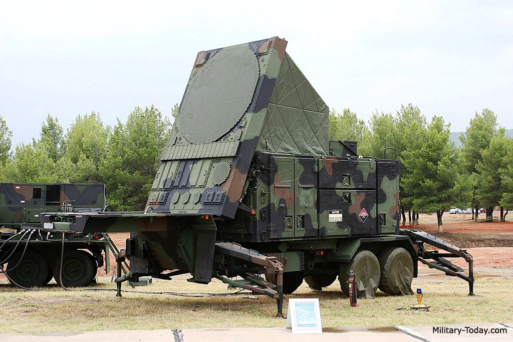 Hệ thống radar tối tân trên các Patriot cũng góp phần tạo nên uy lực của hệ thống phòng không tên lửa này ngoài hoả lực, hệ thống này đem lại tầm bao quát cho Patriot lên tới 170km, chúng có thể theo dõi 100 mục tiêu một lúc và kiểm soát tới 9 tên lửa đồng thời. Nguồn ảnh: Military - Today.