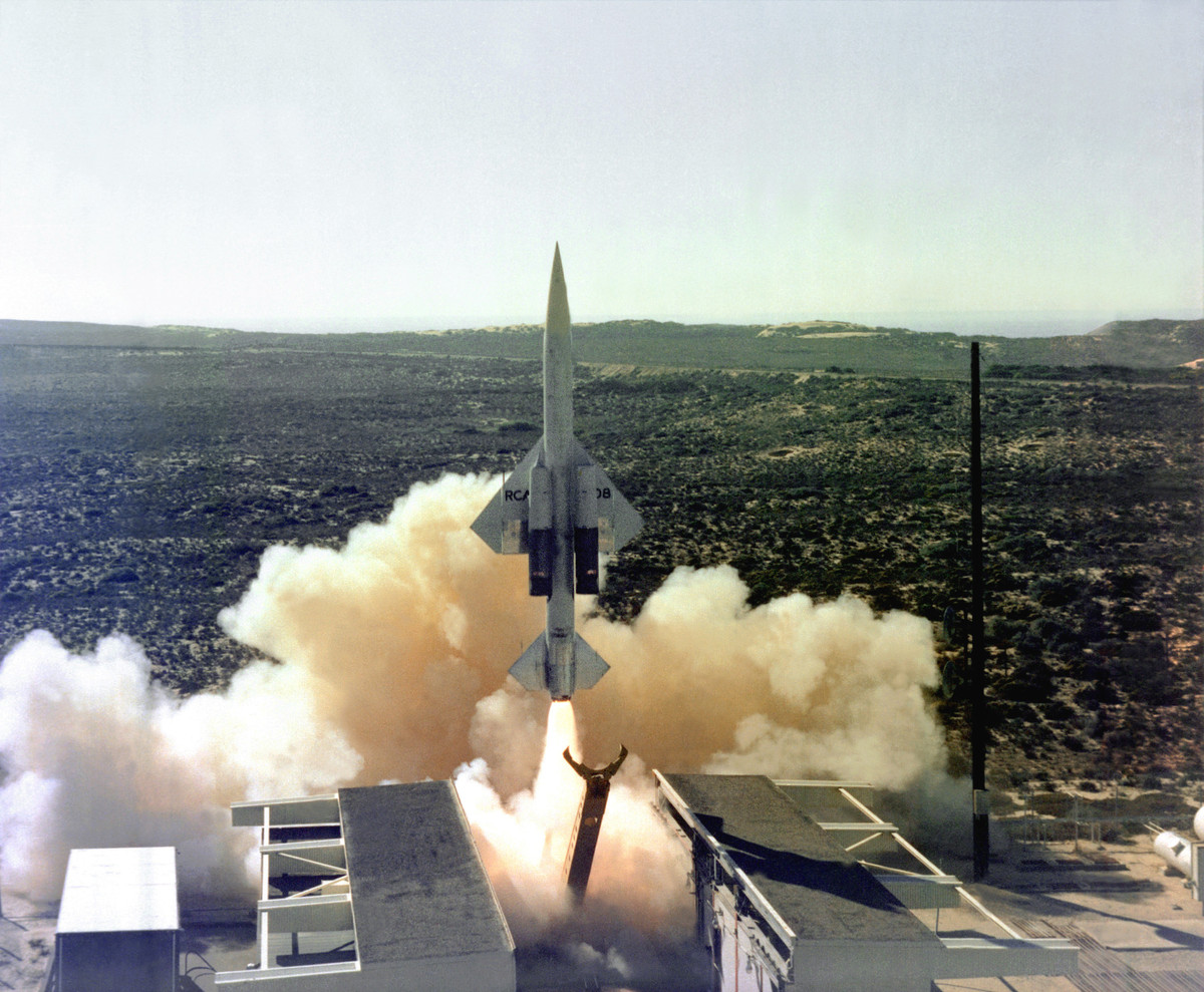 Với việc được trang siêu động cơ ramjet, tên lửa phòng không gắn đầu đạn hạt nhân này có thể đạt tốc độ gấp tới 4 lần tốc độ âm thanh và tầm bắn lên đến 700km.