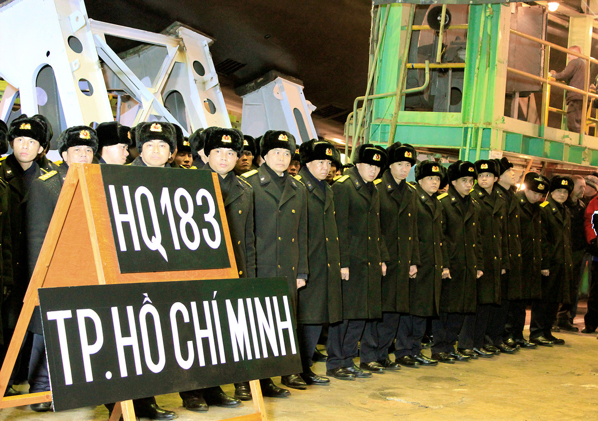 Các tàu này sở hữu tải trọng choán nước đạt tối đa 4.000 tấn khi lặn, với kích thước được đánh giá là tương đối nhỏ gọn, chiều dài cơ sở đạt 73,8m,ngang 9,9m và độ mớn nước 6,3m, với kích thước này, mỗi tàu có thể chứa tối đa 52 người, bao gồm thuỷ thủ đoàn và kĩ thuật viên. Nguồn ảnh: baohaiquanvietnam.vn.