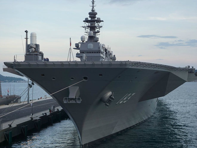 Đây là con tàu đầu tiên trong lớp tàu khu trục Izumo của Lực lượng Tự vệ biển Nhật Bản. Được biết tới là tàu chiến lớn nhất có mặt trong Hạm đội Hải quân nước này.