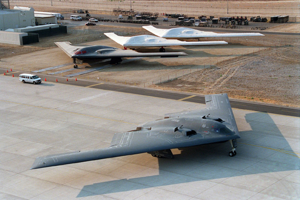 Có thể nói, với những gì hiện nay Mỹ “rò rỉ”, có thể nhận định rằng máy bay ném bom chiến lược B-21 Raider mang khả năng rất vượt trội, là một “con bài tủ” của Không quân Mỹ trong tương lai, và là một nền tảng chiến đấu trên không tầm xa “đáng gờm”, mang tính răn đe. Nguồn ảnh: airway1.com.