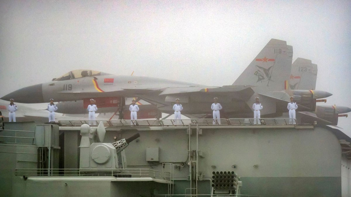 Ngoài ra, Bắc Kinh đang liên tục chế tạo số lượng lớn các máy bay chiến đấu khác, cũng như các chiến hạm, và hệ thống vũ khí quân dụng trên mặt đất, khi nước này tiến hành hiện đại hoá các lực lượng quân sự của mình.