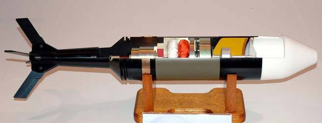 Vì sao? Vì chúng mang theo mình loại đạn thông minh “nguy hiểm chết người” có tên là KSTAM-II, loại đạn tối tân này mang theo mình khả năng vượt trội khi có thể tự động phát hiện “điểm chết” của xe tăng đối phương.