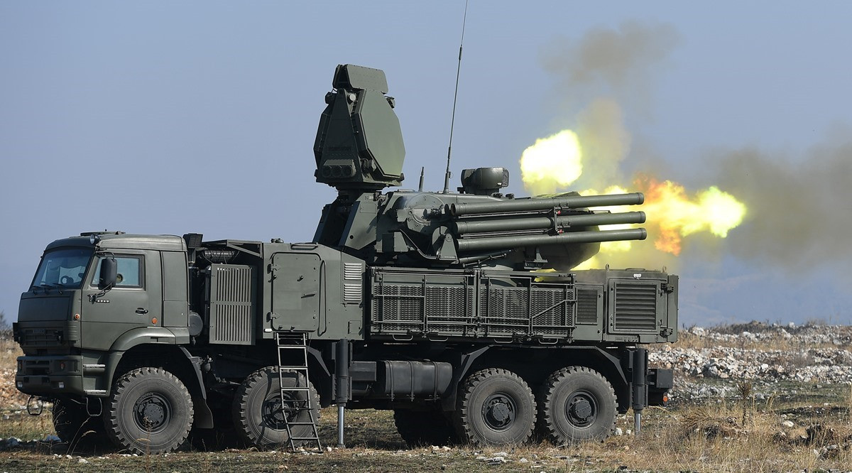 Ngoài ra, không chỉ riêng Buk-M2E, Syria còn tiến hành sử dụng một nền tảng phòng thủ tối tân khác là Pantsir-S cũng do Nga sản xuất.