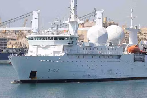 Cùng với các hệ thống trên, con tàu có phạm vi bao quát lên tới 3.900 dặm, cho phép có những thông tin tình báo sớm nhất có thể cho lực lượng này.