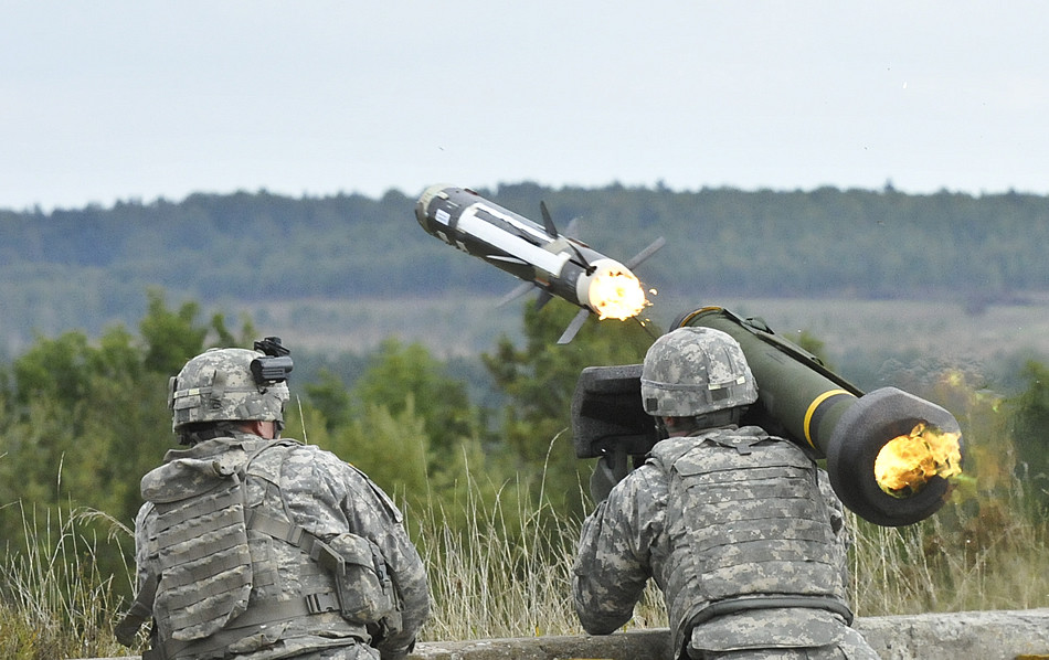 Uy lực của Javelin cũng được đánh giá khá tốt, khi mang khả năng xuyên thép dày tới hơn 600mm, tầm bắn hiệu quả đạt trong vòng 75-2.500m.