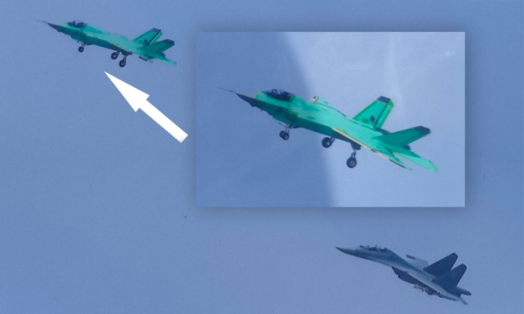 Nguyên mẫu qua các hình ảnh mới đây cũng cho thấy, mẫu tiêm kích hạm này có nắp buồng lái ngắn hơn so với FC-31 nguyên bản. Ngoài ra, bên dưới có gắn một cụm cảm biến, được cho là tương tự hệ thống nhắm mục tiêu điện quang (EOTS), xuất hiện trên các tiêm kích F-35 của Mỹ.