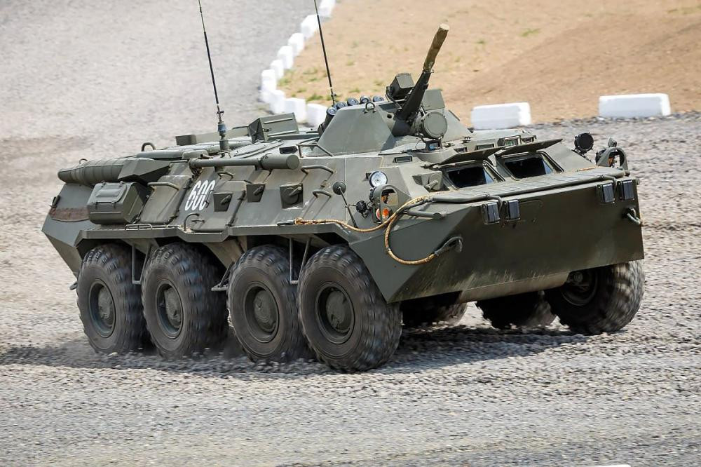Và ngoài các BTR-82A tối tân ra, sẽ có cả các xe chỉ huy BTR-80K và các xe bọc thép BMM đã được chuyển đến lữ đoàn cơ giới này, theo Bộ Quốc phòng Belarus. Nguồn ảnh: milindcom.ru.
