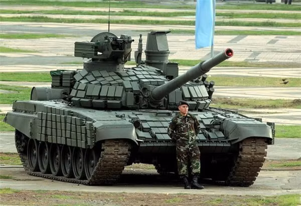 Về các xe tăng chủ lực T-72MS được Serbia đánh giá là loại xe tăng “tốt nhất thế giới” này, đây là một dòng chiến xa cực kì hiện đại của Nga, là một biến thể hiện đại hoá của mẫu xe tăng chiến đấu chủ lực (MBT) T-72 thuộc biên chế Quân đội Nga, và thuộc khuôn khổ Chương trình Proryv-2G của Nga.