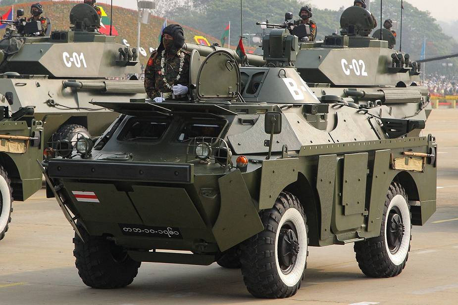 Về BRDM-2MS, đây là một dòng xe bọc thép trinh sát lội nước tối tân thuộc biên chế Quân đội Nga, là một phiên bản hiện đại hoá của dòng xe thiết giáp BRDM-2 trinh sát/tuần tra của Nga.