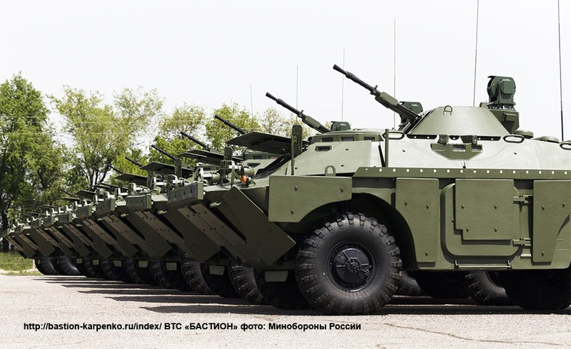 Ngoài ra, theo khuôn khổ của đơn hàng trị giá 75 triệu Euro giữa Serbia - Nga, còn có tới 30 chiếc xe bọc thép hiện đại của Nga là BRDM-2MS đi cùng với cá xe tăng T-72MS.