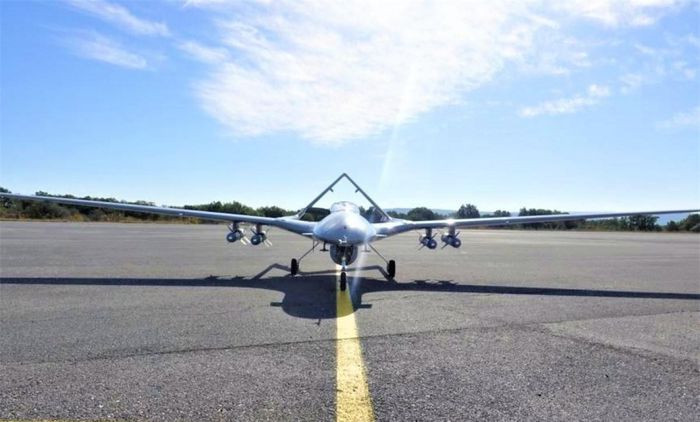 Đặc biệt, tại đây xuất hiện Trung tâm bay và huấn luyện Bayraktar Akinci, thuộc sở hữu của công ty Baykar Makina, nơi sản xuất máy bay không người lái (UAV) Bayraktar TB2 mà hiện đang được sử dụng tích cực trên Chiến trường Donbass.