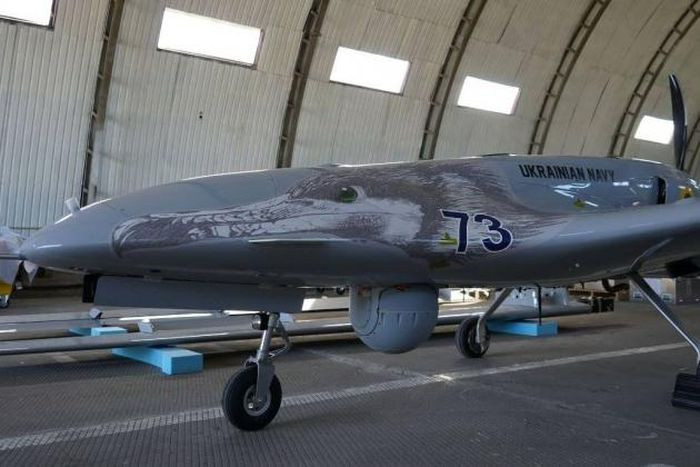 Một diễn biến khác, mới đây, một vận tải cơ hạng nặng II-76 đã xuất hiện trên không phận Ukraine từ Thổ Nhĩ Kỳ. Mục đích ở đây là để chuyển giao một số lượng máy bay không người lái tấn công (UCAV) Bayraktar TB2 của mình cho Lực lượng Vũ trang Ukraine.