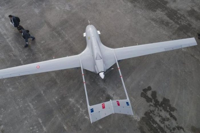 Và có thể thấy rằng, với UAV Bayraktar TB2, chắc chắn Ukraine sẽ có một chút ưu thế hơn trong không chiến, nhưng không thể coi thường Nga, thậm chí dù đang “bận bịu” tại Donbass, họ vẫn cùng Syria giải quyết êm được vụ tấn công của Ankara hướng vào thành phố Ain Issa vừa qua.