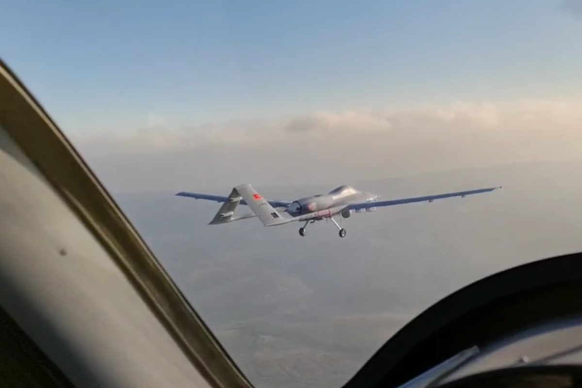 Trước đó, một thông tin được kiểm chứng vào tháng 11 cho hay, Thổ Nhĩ Kỳ sẽ chuyển giao cho đồng minh Kiev một lô UAV, được cho là để phục vụ trên chiến trường Donbass cho Quân đội Ukraine.