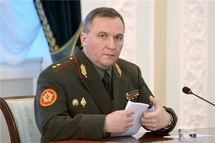 Và vào hôm thứ Ba vừa qua, theo như Bộ trưởng Bộ Quốc phòng Belarus, ông Viktor Khrenin đã cho biết, một tiểu đoàn hệ thống tên lửa chiến thuật Iskander mà Tổng thống nước này đề nghị sẽ được chuyển giao đến Cộng hoà Belarus khi cần thiết.