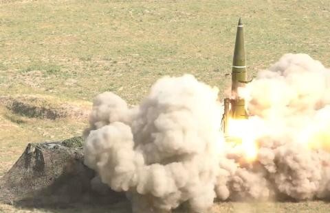 Độ chính xác của loại hệ thống tên lửa chiến thuật Iskander cũng là một điểm cộng lớn, chúng có thể đạt độ chính xác lên đến 5-7m khi thực hiện phóng từ hệ thống biến thể “xịn xò” nhất hiện tại – Iskander-M.