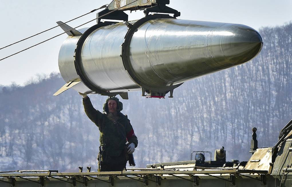 Không chỉ dừng lại ở đó, bản thân các đầu đạn khác nhau của Iskander cũng mang sức công phá cực kì “khủng bố”, bao gồm các đầu đạn hạt nhân và một số loại đầu đạn thường.