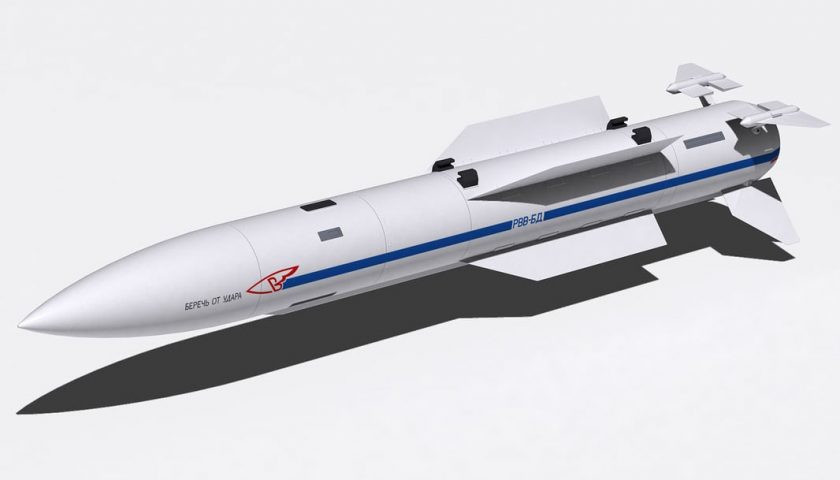 R-37M là một tên lửa siêu thanh được dẫn đường bởi radar AESA, có thể dẫn đường cho tên lửa này với tầm hoạt động lên tới 400km. Có thể nói, với những yếu tố này và tốc độ của nó, sẽ là một sự thử thách lớn với các máy bay đối phương.