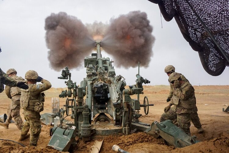 Trong cuộc chiến tại Afghanistan, M-777 đã chứng tỏ hiệu quả trong tác chiến của nó khi đã buộc Taliban phải rút lui khỏi đây. Theo thống kê khi đó, ít nhất 72 tay súng Taliban đã nằm xuống khi hứng chịu các loạt đạn của M-777 từ phía Canada.