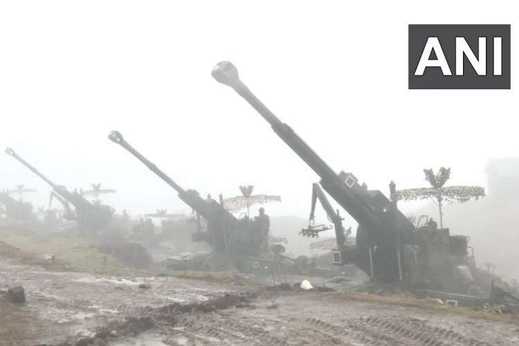 Theo số liệu mới đây được trang Swarajyamag công bố, Ấn Độ đã triển khai khoảng 3 trung đoàn lựu pháo M-777, tương đương tới 54 khẩu pháo loại này, kèm theo đó là các khẩu pháo phòng không Bofors L70 đến Đường kiểm soát thực tế (LAC).