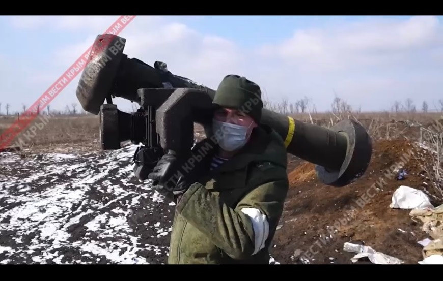 Thậm chí, Quân đội Ukraine còn vứt rải rác rất nhiều các vũ khí chống tăng của mình ở các khu vực họ đi qua, không rõ lý do vì sao, nhưng chúng được xác nhận là vẫn còn sử dụng được tốt, hoàn toàn khả thi trong chiến đấu.